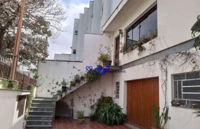 Casa espaçosa com 2 dormitórios e 2 banheiros em região privilegiada