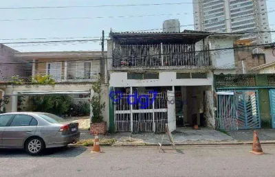 Sobrado comercial ou residencial, adaptada para 4 kitnets ao lado do metro .