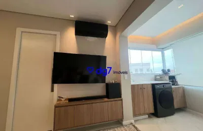 Belíssimo apartamento mobiliado ao lado do metrô e com vaga de garagem!