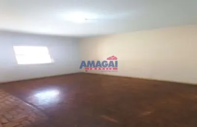 Casa com 3 quartos à venda no centro, jacareí  por r$ 320.000