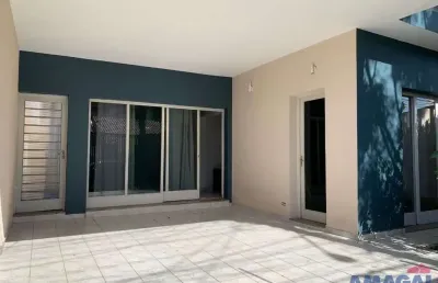 Casa com 3 quartos à venda no centro, jacareí  por r$ 700.000