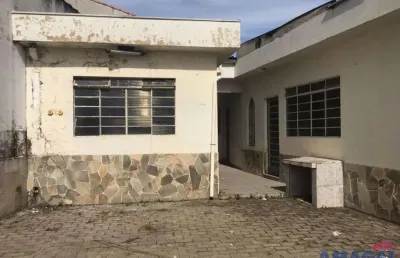 Casa com 3 quartos à venda no centro, jacareí  por r$ 700.000