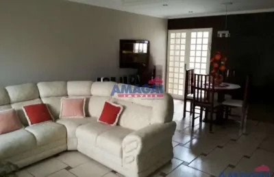 Casa com 3 quartos à venda na cidade jardim, jacareí  por r$ 630.000