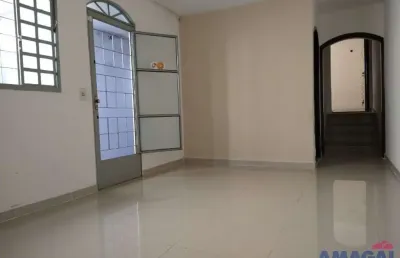 Casa com 3 quartos para alugar no jardim califórnia, jacareí  por r$ 2.500
