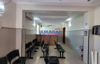 Casa comercial para alugar na vila pinheiro, jacareí  por r$ 4.800