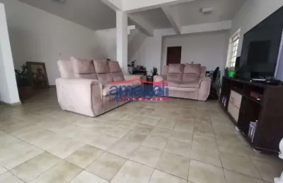 Casa com 3 quartos para alugar no residencial são paulo, jacareí  por r$ 2.700