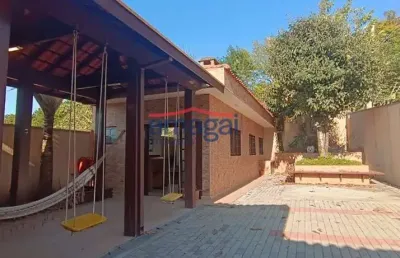 Casa com 3 quartos para alugar na freguesia da escada, guararema  por r$ 6.600
