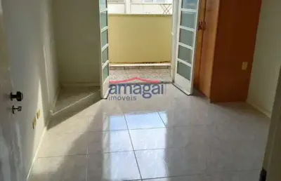 Casa em condomínio fechado com 2 quartos à venda no jardim das indústrias, jacareí  por r$ 320.000