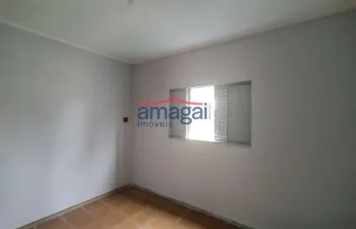 Casa com 2 quartos para alugar no são joão, jacareí  por r$ 1.650