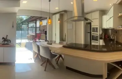 Casa a venda em condomínio fechado no belíssimo bairro planejado deltaville em biguaçu/sc. 