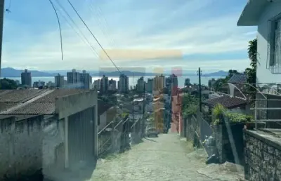 Casa com 2 quartos à venda na rua antônio eleutério vieira, 610, agronômica, florianópolis por r$ 395.000