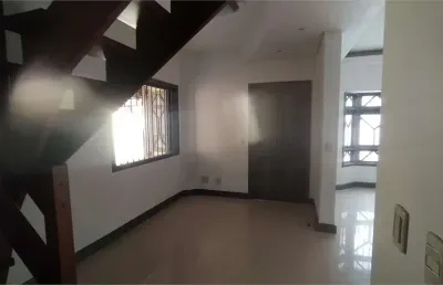 Casa com 3 quartos à venda na Rua Doutor Gastão Rhodes, Santana, Porto Alegre