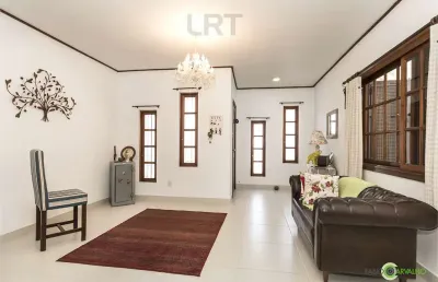 Casa com 3 quartos à venda na Rua General Pedro Bittencourt, Passo da Areia, Porto Alegre