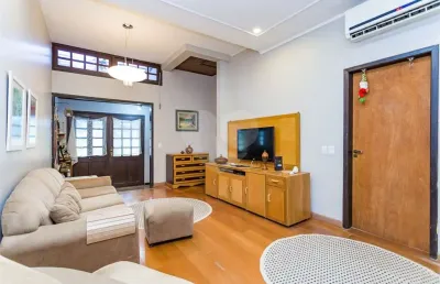 Casa com 3 quartos à venda na Rua Roque Calage, Passo da Areia, Porto Alegre