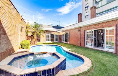 Casa com 4 quartos à venda na Rua Souza Lobo, Chácara das Pedras, Porto Alegre