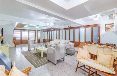 Casa com 3 quartos à venda na Rua Congo, Vila Ipiranga, Porto Alegre