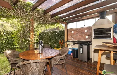 Casa com 3 quartos à venda na Avenida Engenheiro Ludolfo Bohel, Teresópolis, Porto Alegre
