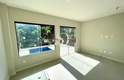 Em itaipu casa duplex à venda com 3 quartos (1 suíte) lavado, piscina e 2 vagas
