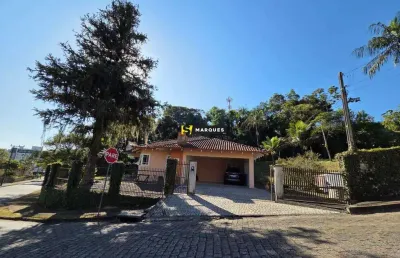 Casa de esquina no anita garibaldi com 3 quartos e amplo terreno