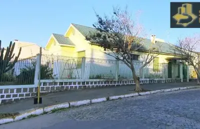 Casa de esquina em avenida para venda em pelotas-rs