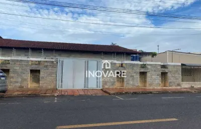 Casa com 3 dormitórios para alugar por r$ 5.000,00/mês - alto da boa vista - itumbiara/go