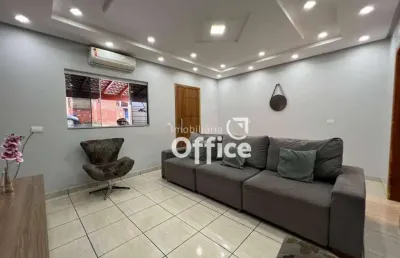 Imóvel incrível á venda no bairro itamaraty com 3 quartos sendo 1 suíte e área externa espaçosa!