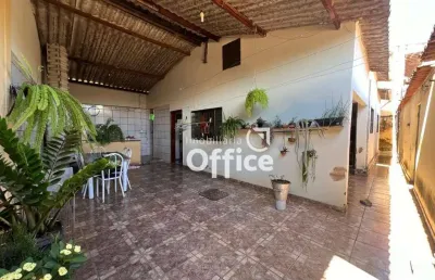 Casa á venda com 3 quartos sendo 1 suíte no bairro santa maria de nazareth.