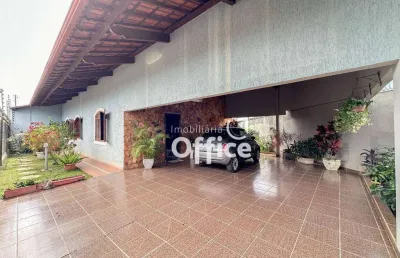 Casa com 3 quartos à venda, 219 m² por r$ 900.000 - vila santa maria de nazareth - anápolis/go