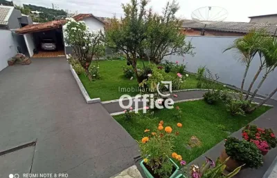 Casa com 4 quartos à venda na Rua Guimarães Natal, 1, Maracanã, Anápolis