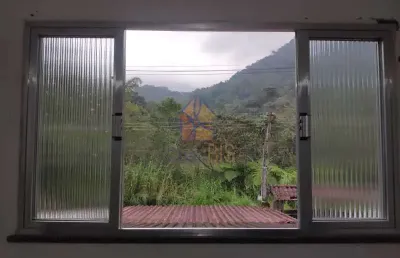 Casa com 2 quartos à venda na avenida santana, monte oliveti, guapimirim, 180 m2 por r$ 250.000