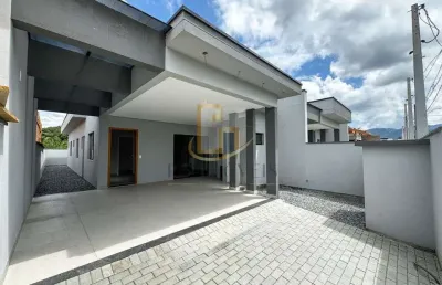 Bela casa de 3 quartos sendo 1 suite, no bairro benedito na cidade de indaial/sc