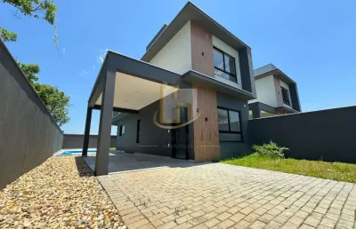 Magnifico sobrado com 3 quartos sendo 1 suite, no bairro quinta dos acorianos em barra velha, lhe permitindo muita liberdade e conforto em seu lar.
