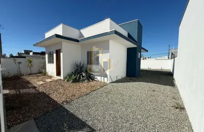 Casa sozinha no terreno, com amplo espaco de terreno nos fundos no bairro itacolomi em balneario picarras.