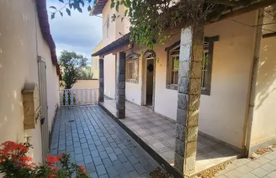 Casa com 4 quartos à venda na Rua Cabrobó, Sagrada Família, Belo Horizonte