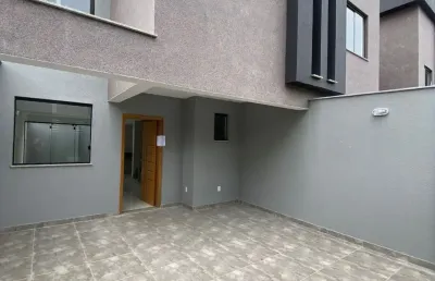 Casa geminada com entrada independente no santa mônica