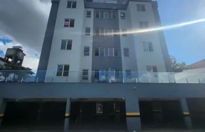 Novidade no bairro santa mônica - cobertura em prédio com elevador