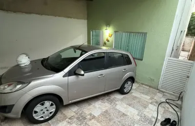 Casa individual no bairro santa mônica - lote 180 metros