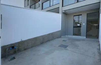 Oportunidade de casa com entrada independente no bairro são joão batista