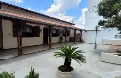 Casa com 5 quartos à venda na Santa Mônica, Belo Horizonte 