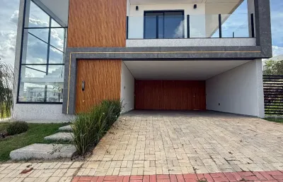4 suítes, sendo: 2 suítes com closet, 1 suíte com varanda, 1 suíte master com closet e varanda.