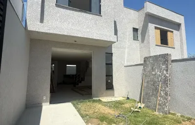Oportunidade imperdível de casa nova duplex e moderna com entrada independente no bairro santa amélia.