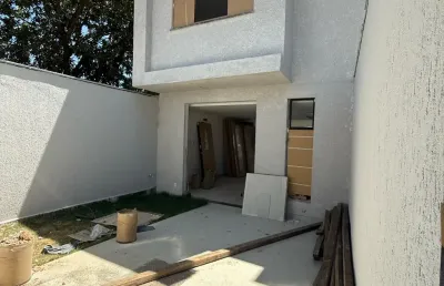 Oportunidade imperdível de casa nova duplex e moderna com entrada independente no bairro santa amélia.