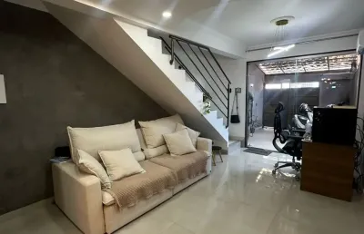 Oportunidade de casa geminada no bairro santa mônica;