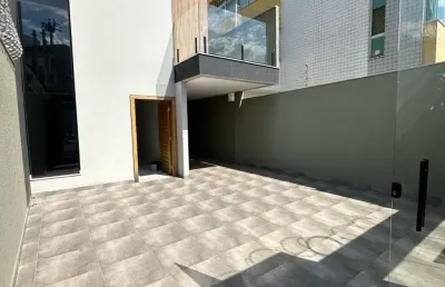 Oportunidade, linda casa meio lote de alta padrão , no bairro planalto;