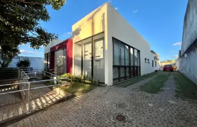 Maravilhosa casa linear com piscina no bairro bandeirantes.