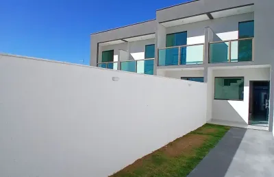 Casa com entrada independente em ótima localização no bairro candelária;