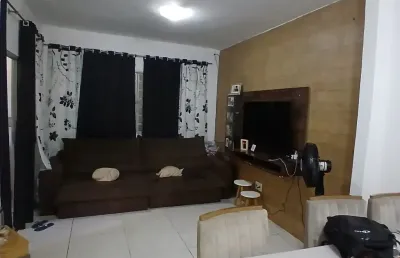 Casa no bairro confisco*   composta por duas casas em dois andares*