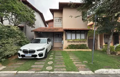 Excelente casa duplex em condomínio fechado – conforto, espaço e lazer para sua família