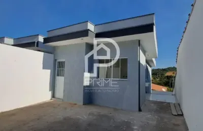 Casa a venda no residencial estoral com o terreno de 150m², sendo 76,25m² de área construída, o imóvel contém 2 dormitórios, sendo 1 suíte, sala, cozinha, área de serviço e 2 vagas de garagem.