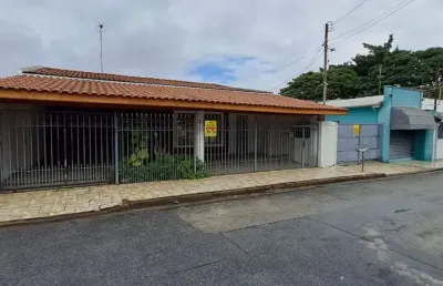 Espaçosa residência na independência, taubaté, com 4 dormitórios, 1 suíte, área comercial anexa com vaga para 12 carros